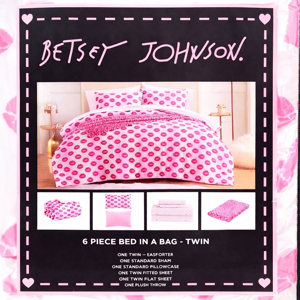 Betsey Johnson 6 Piece Bed In A Bag Pink Lip Print & Hearts Twin Bed Set NWT - Picture 5 of 16